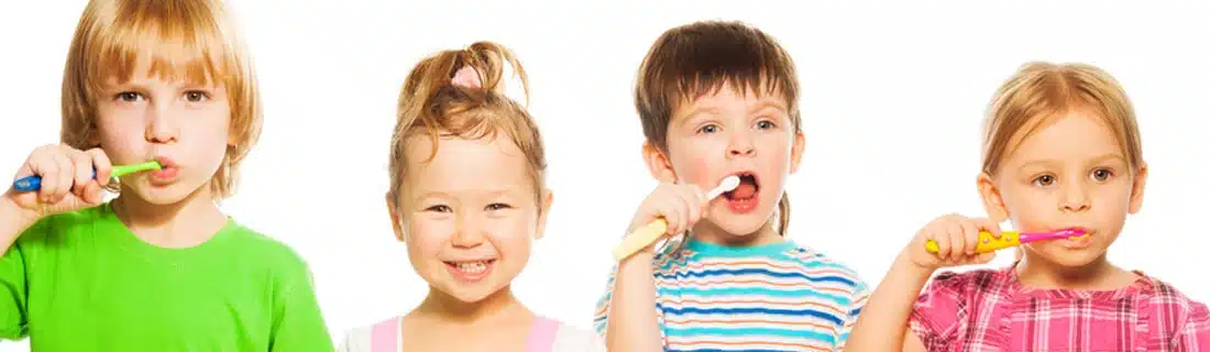 Child Group Of Kids Brushing Teeth CS1